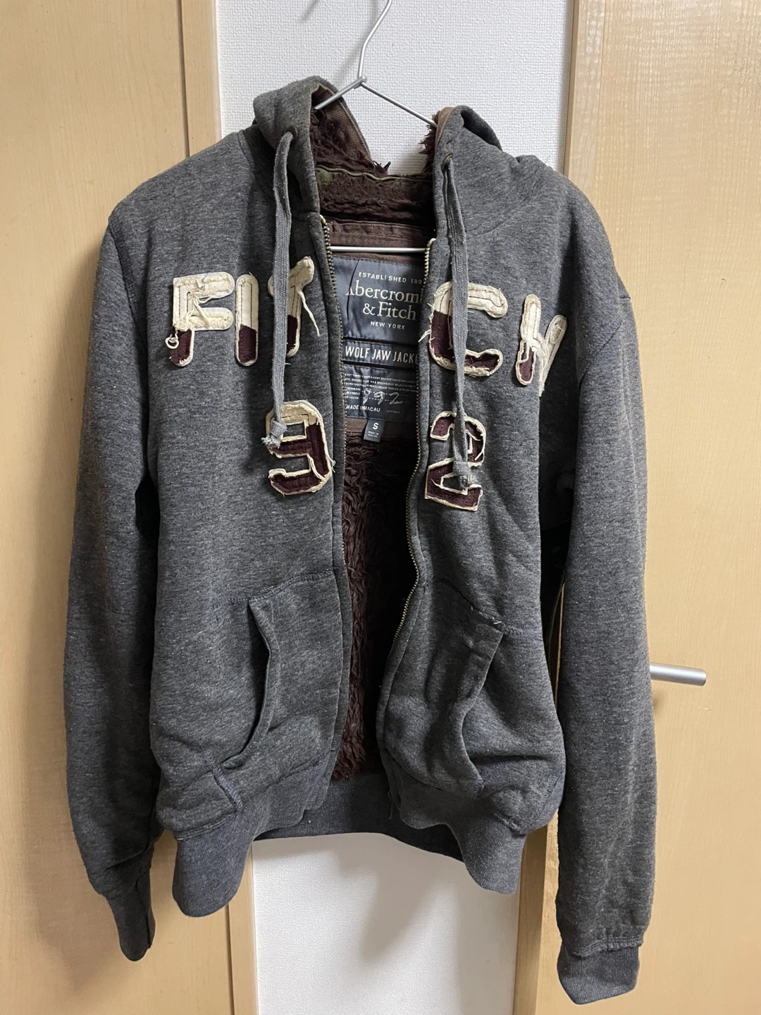 アバクロンビーアンドフィッチ パーカー