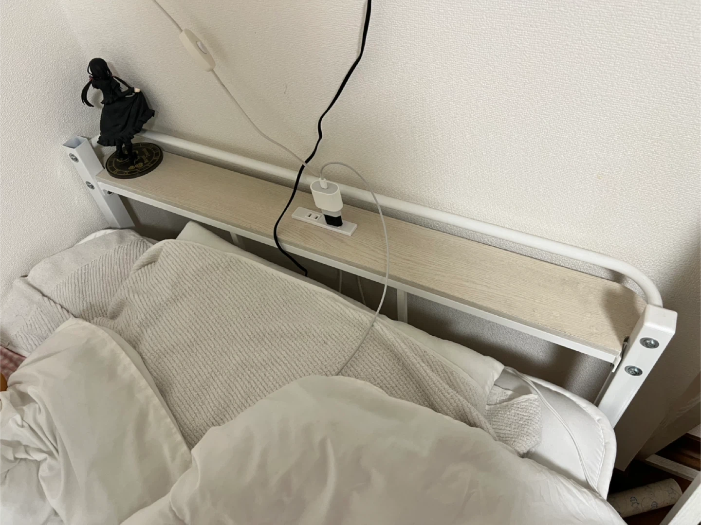 ニトリ シングルベッド パイプベッドの写真3枚目