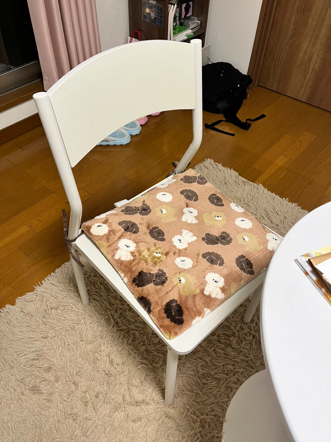 ラシク ダイニングテーブルセットの写真3枚目