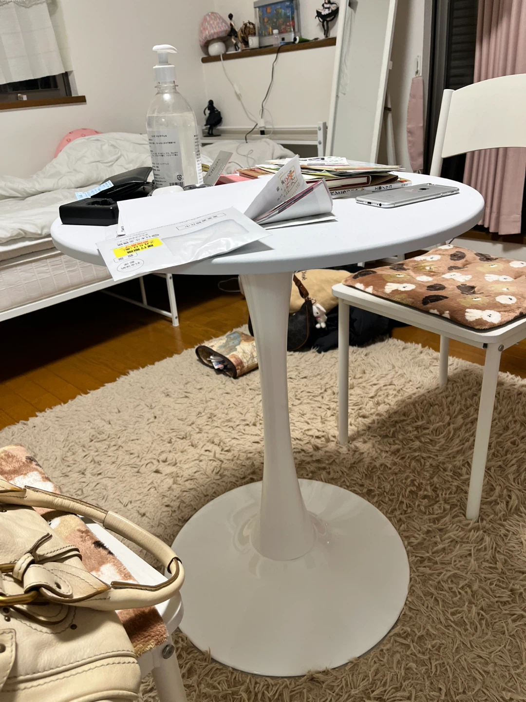 ヴェセロ ラウンドテーブル ダイニングテーブルの写真3枚目
