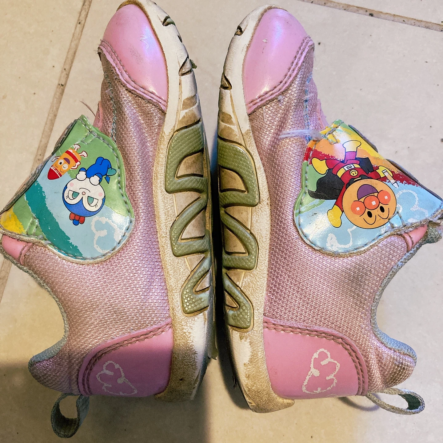 ドキンちゃん スニーカー 14センチの写真2枚目