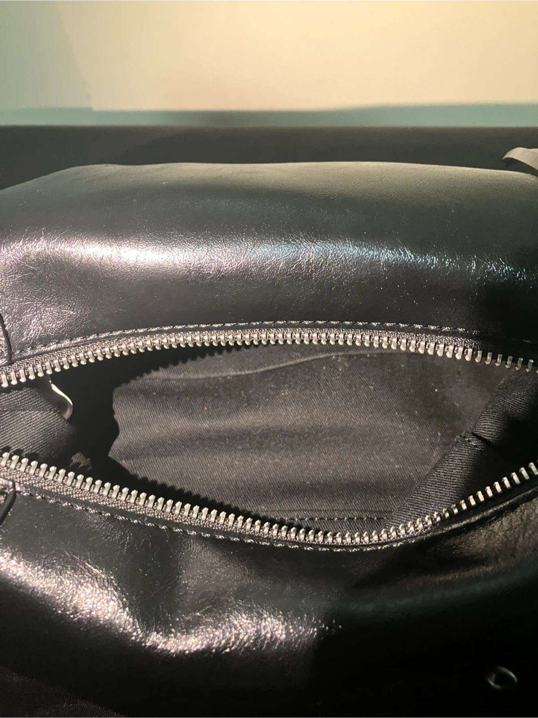 CHARLES & KEITH チャールズアンドキース ザイリア ホーボーバッグの写真4枚目