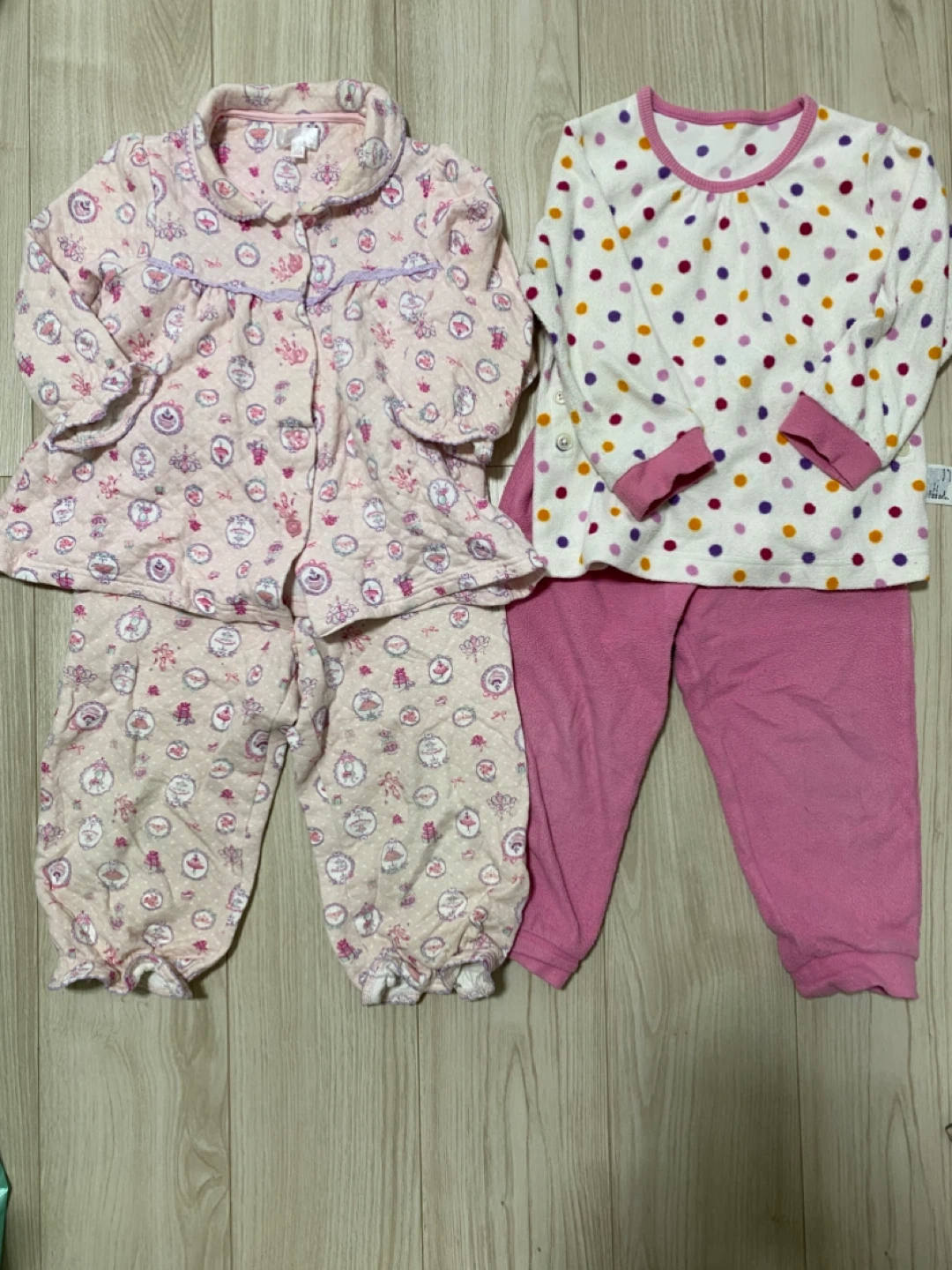 キッズ冬用パジャマ3点セット　100cmの写真2枚目