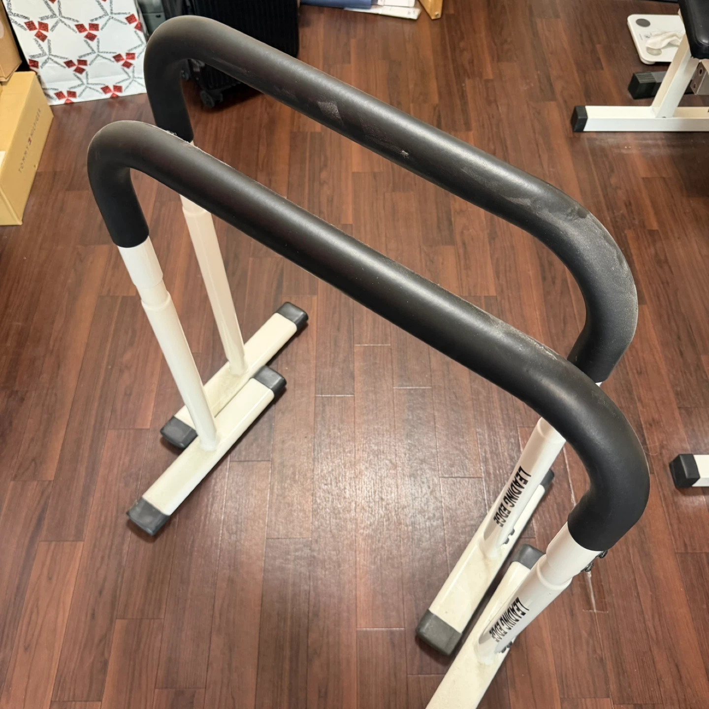 【新宿一丁目 自宅前引き取り】ほぼ未使用 ディップスバー＋ベンチセットの写真3枚目