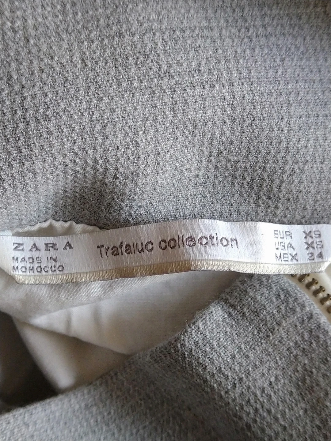 ザラ Trafaluc Collection グレー トップスの写真4枚目