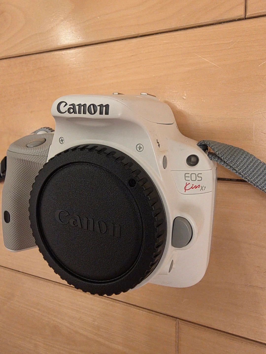 ジャンク品】Canon EOS Kiss X7(バッテリーなし、レンズなし