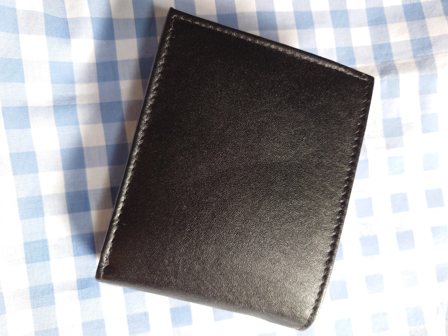 新品！本革 黒二つ折り財布の写真2枚目