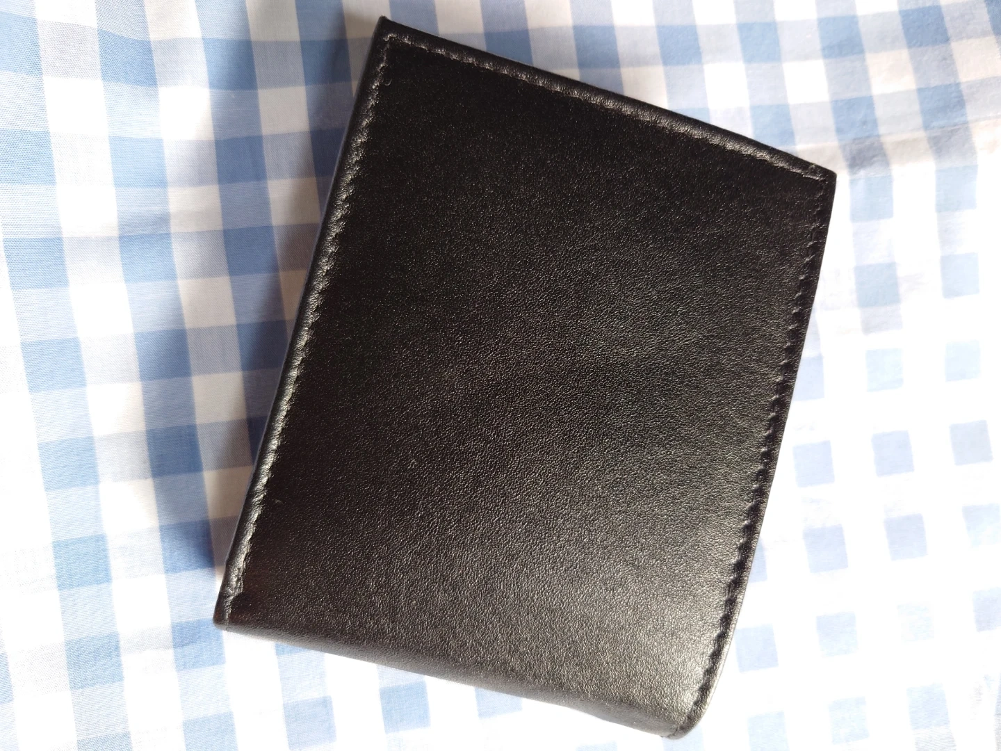 新品!本革 黒二つ折り財布の写真2枚目