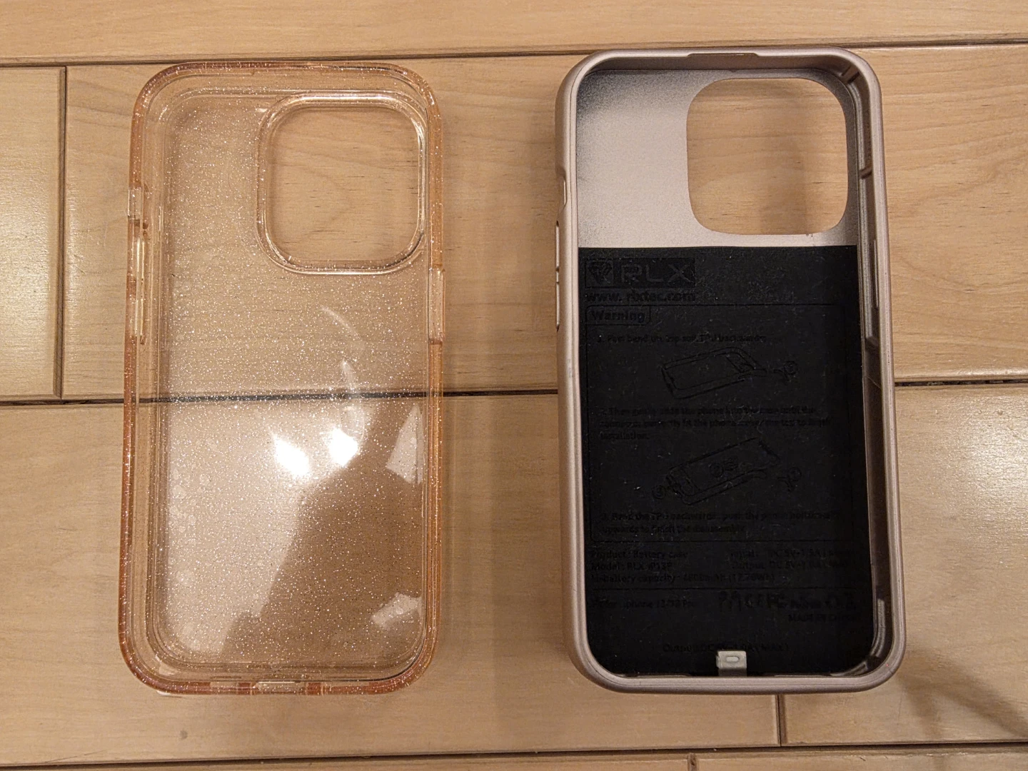 iPhone15/15Pro専用  バッテリーケースとラメケースのセットの写真2枚目
