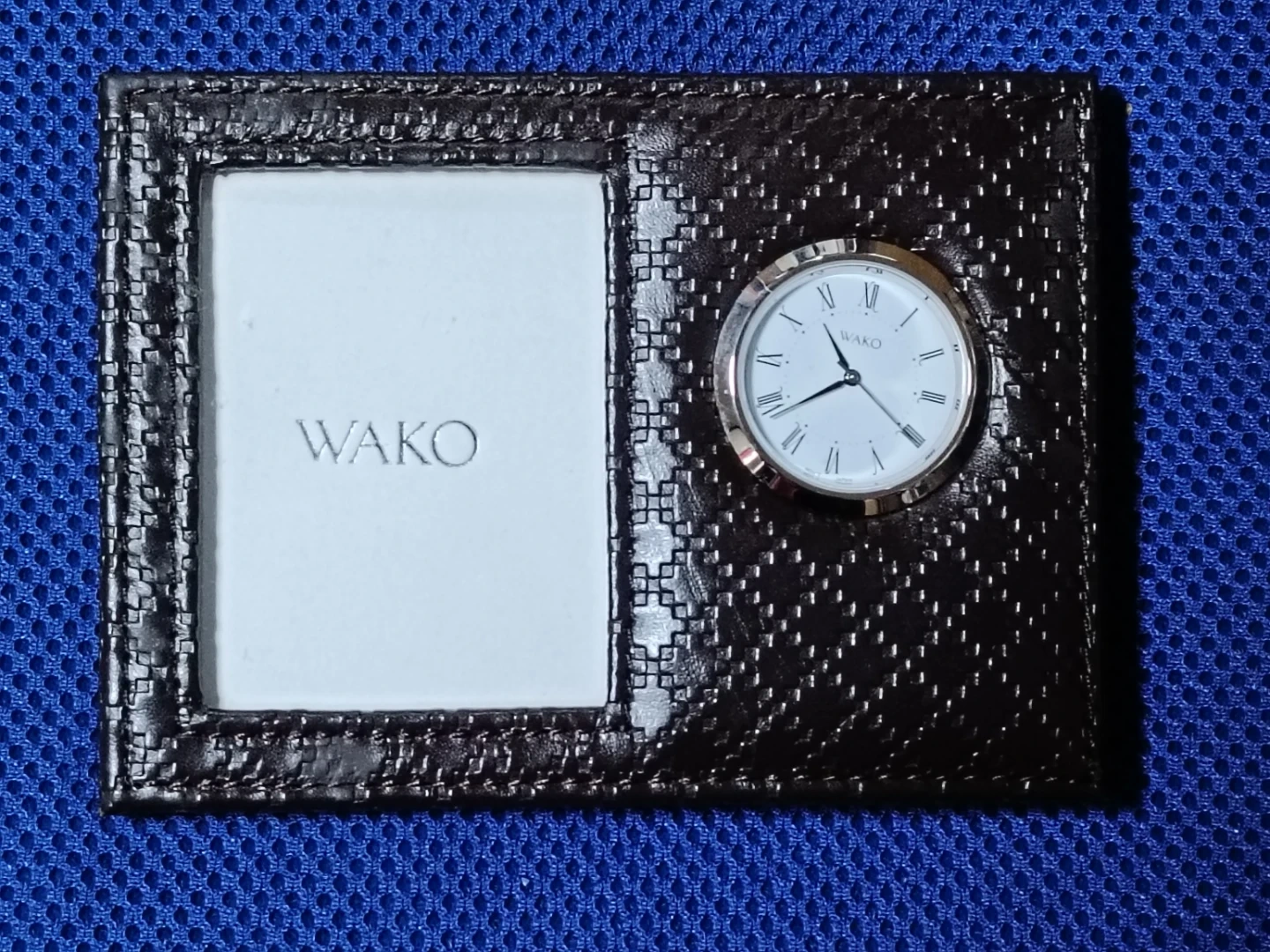 WAKO 革製 フォトフレーム付き置き時計