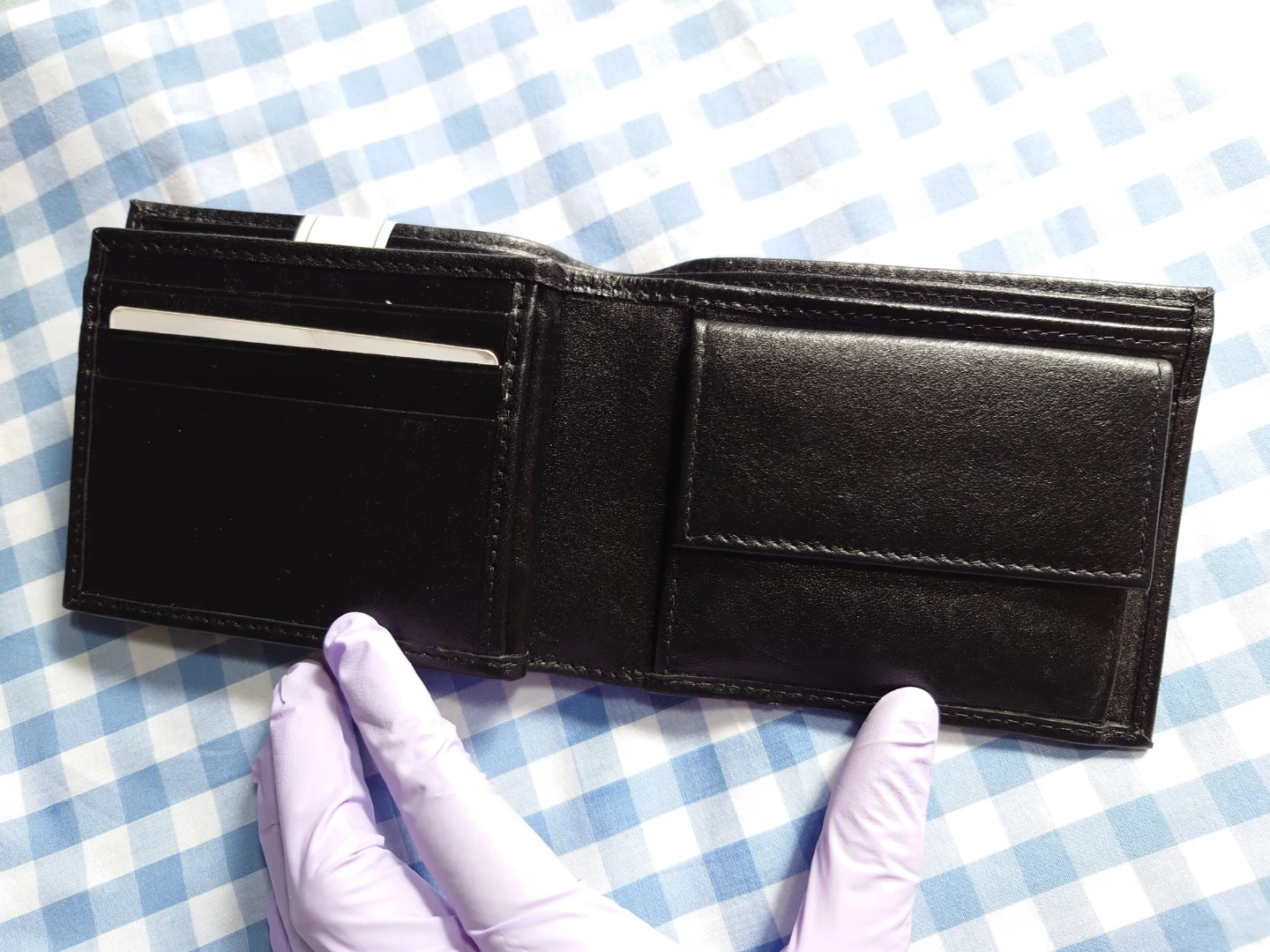 新品!本革 黒二つ折り財布の写真3枚目