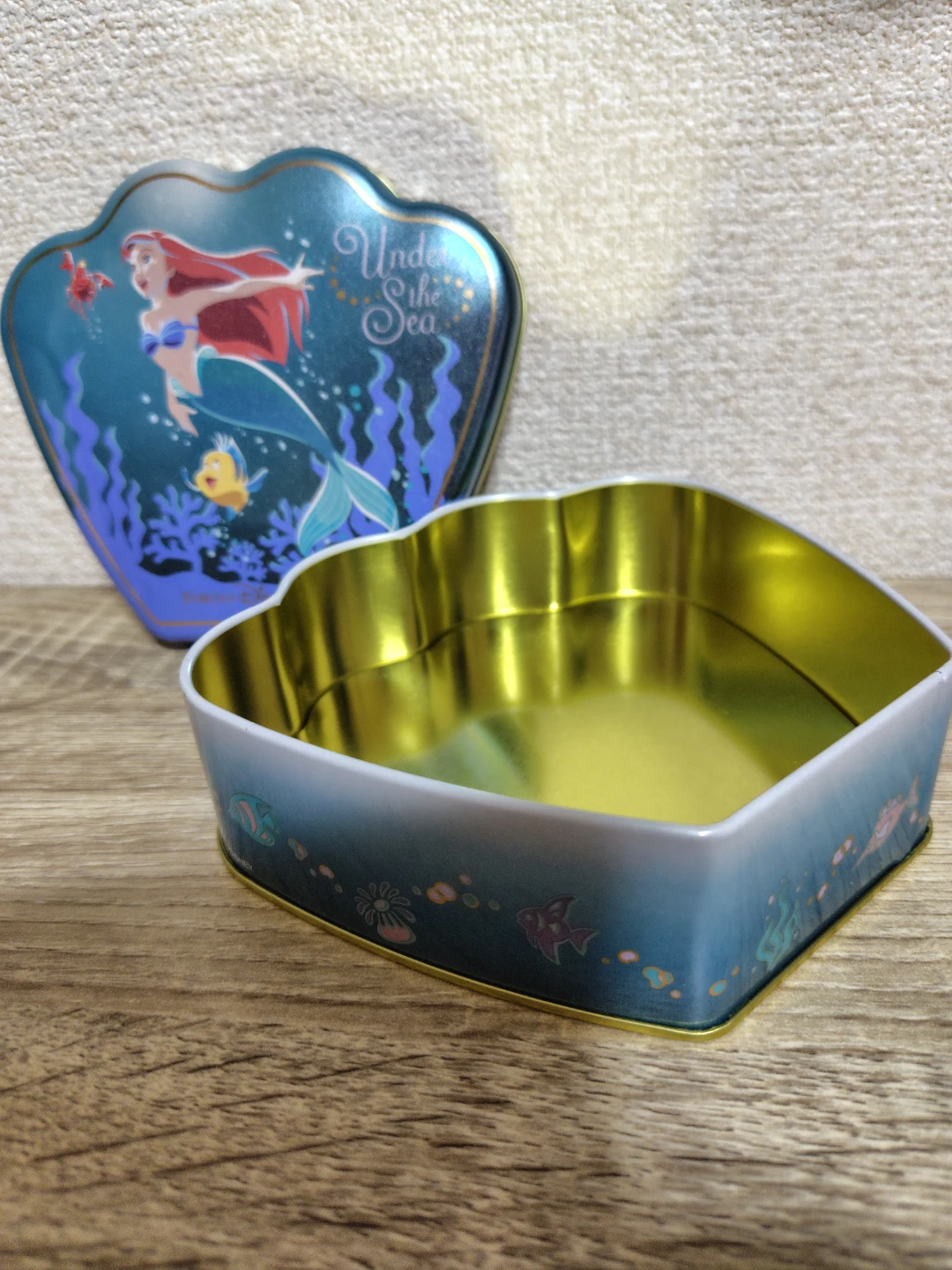ディズニー リトルマーメイド 缶ケースの写真3枚目