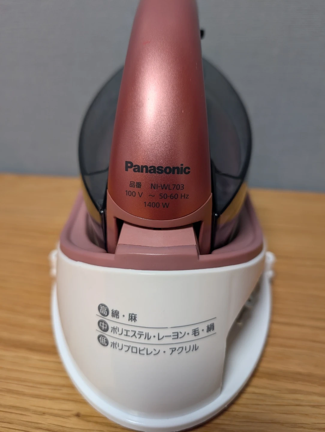 パナソニック コードレススチームアイロン NI-WL703(ビンク)の写真3枚目
