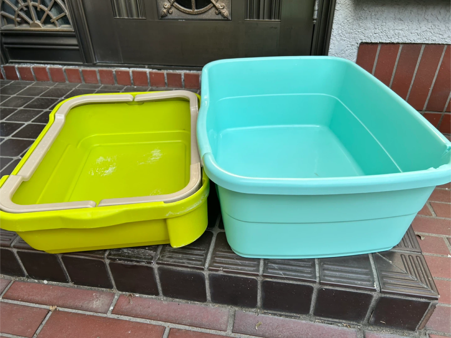 猫用トイレ 2個とおもちゃの写真4枚目