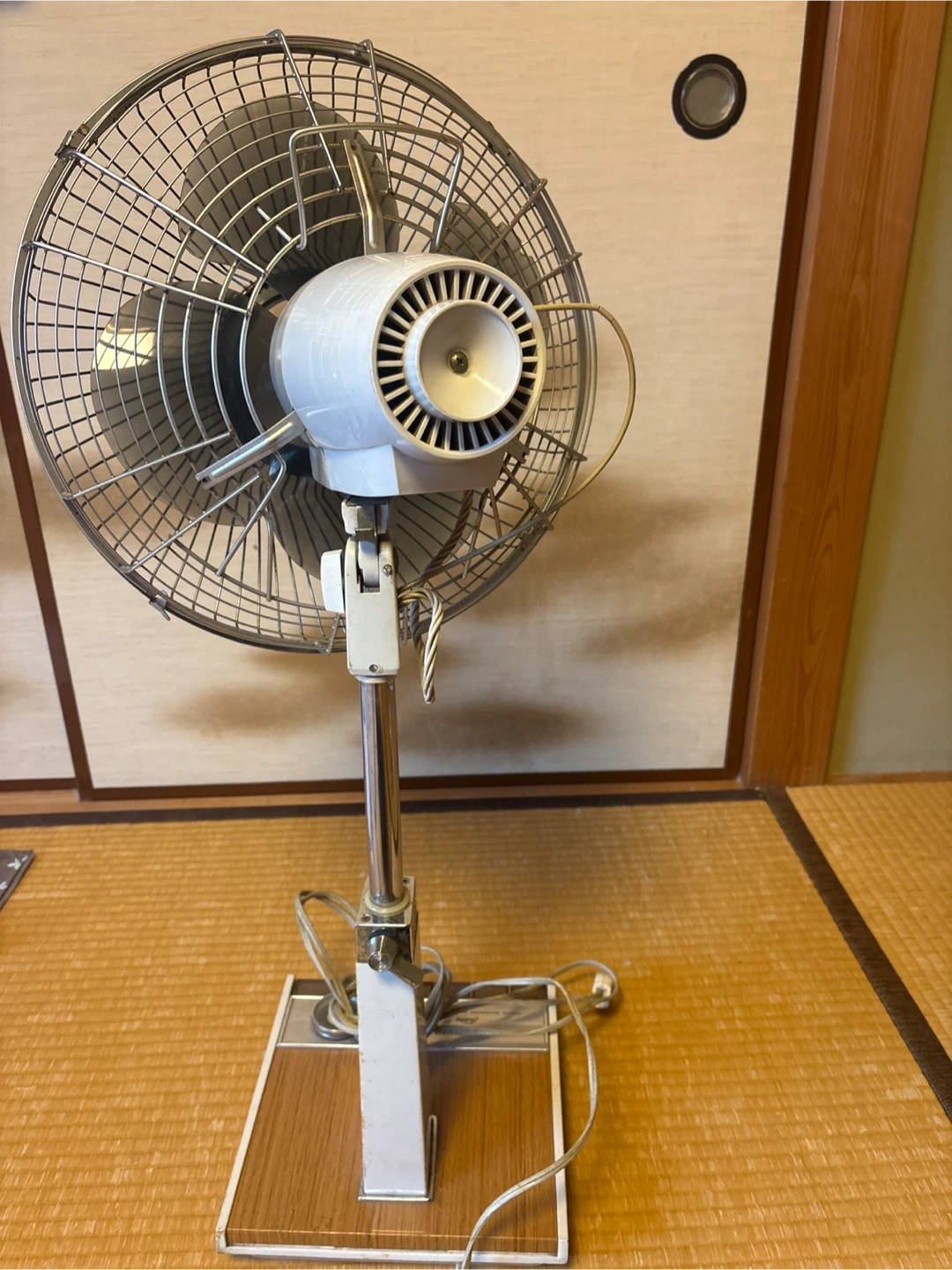 トウシバ 扇風機 Crystal Zephyrの写真3枚目