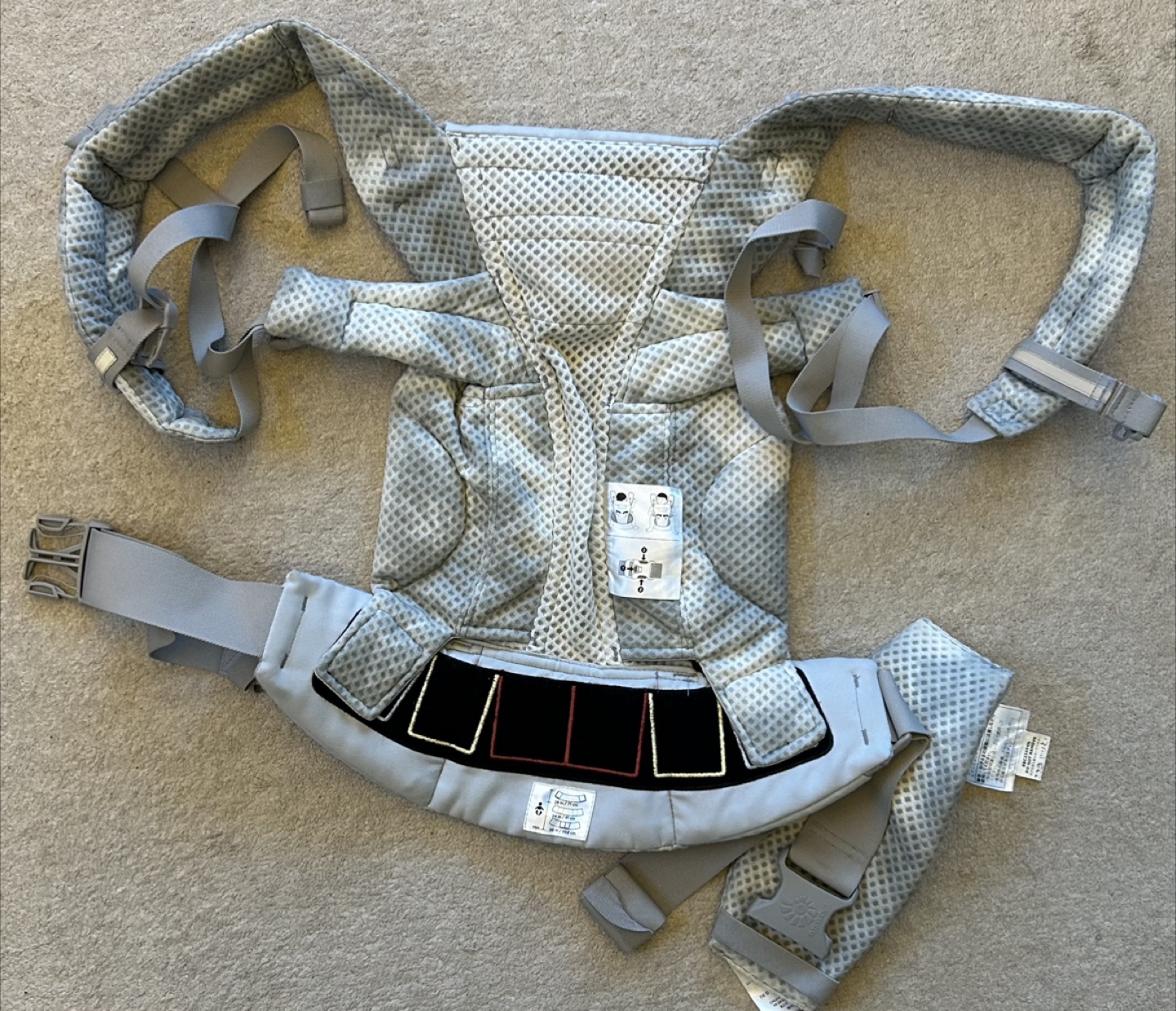 エルゴ　オムニブリーズ　抱っこ紐　グレーの写真2枚目
