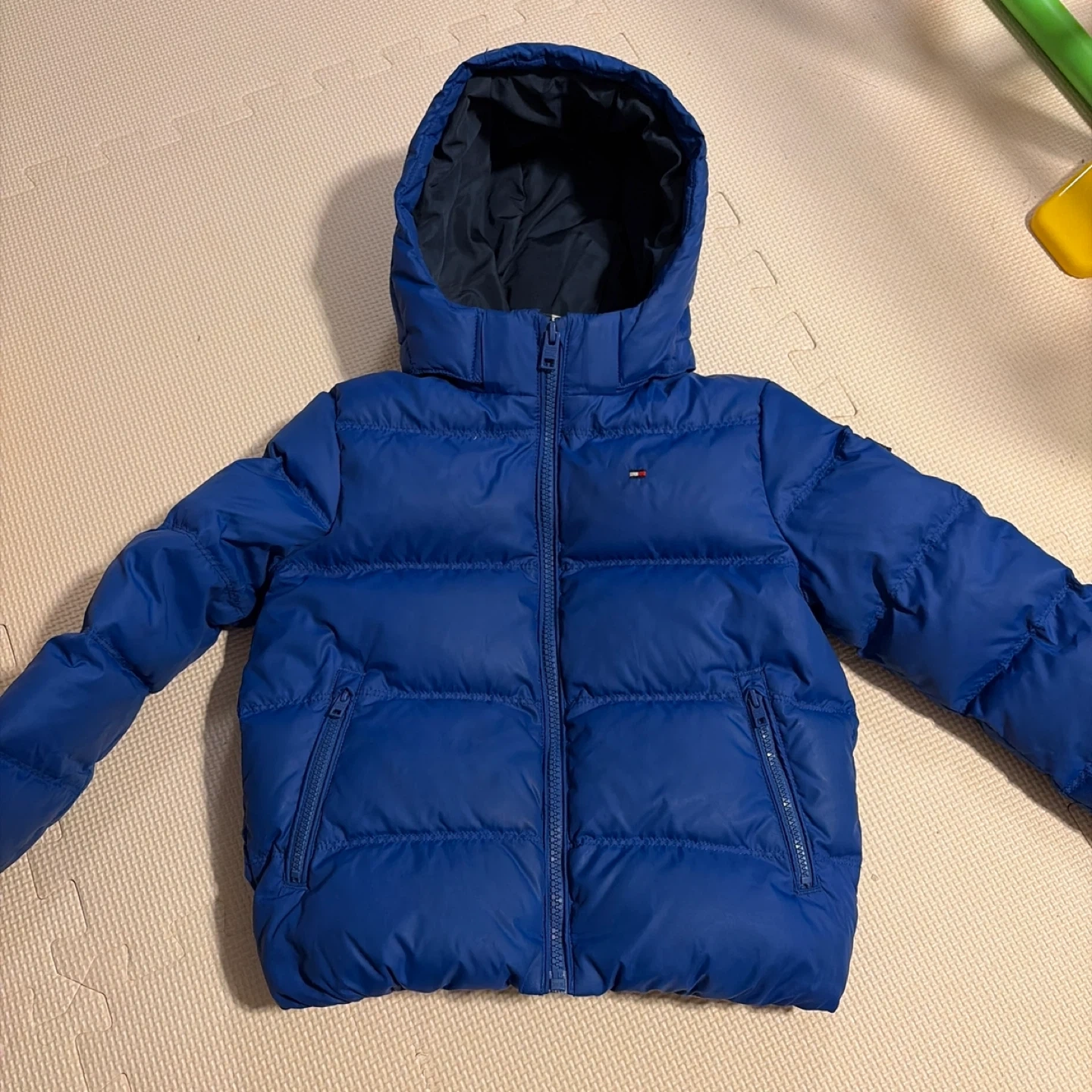TOMMY HILFIGER フード付きダウンジャケット