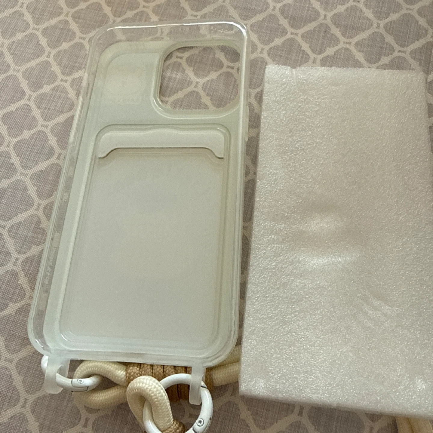 スマホケース iPhone13Pro ストラップ付きの写真3枚目