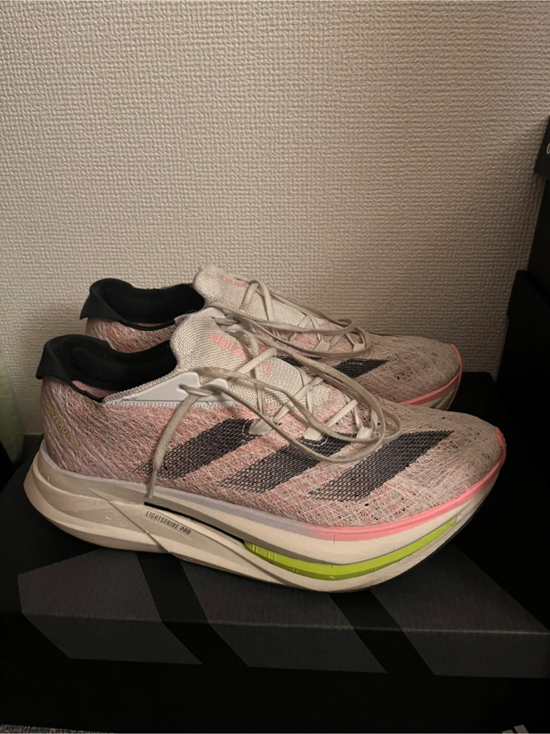 アディダス ランニングシューズ (Double-Carbon plate)