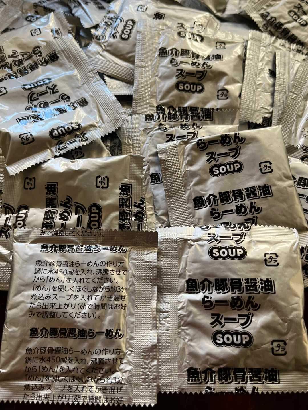 魚介豚骨醤油ラーメン スープの写真2枚目