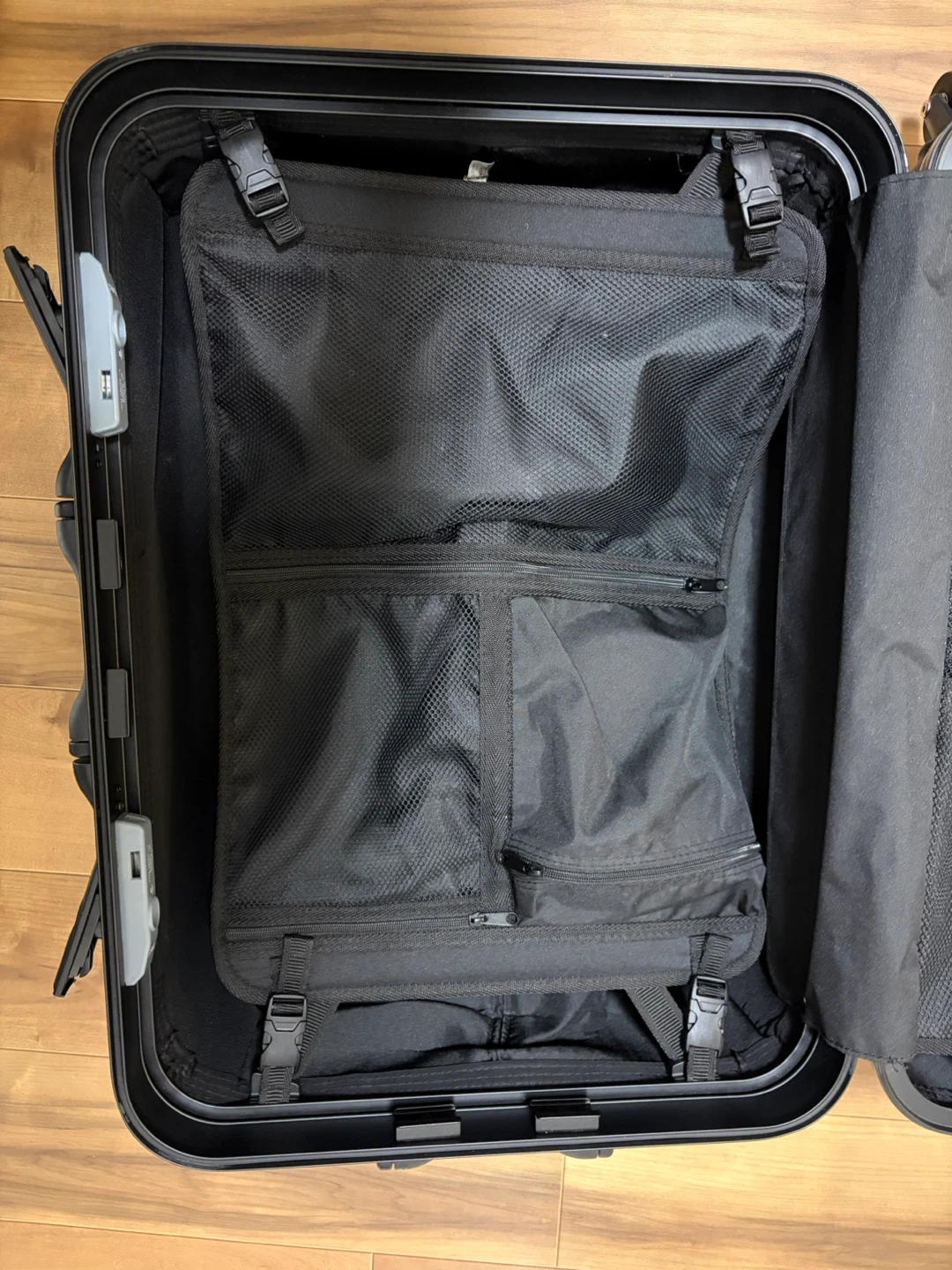 【キャスター修理済】エスケープ スーツケース 60L 鍵なし格安 内装美品の写真3枚目
