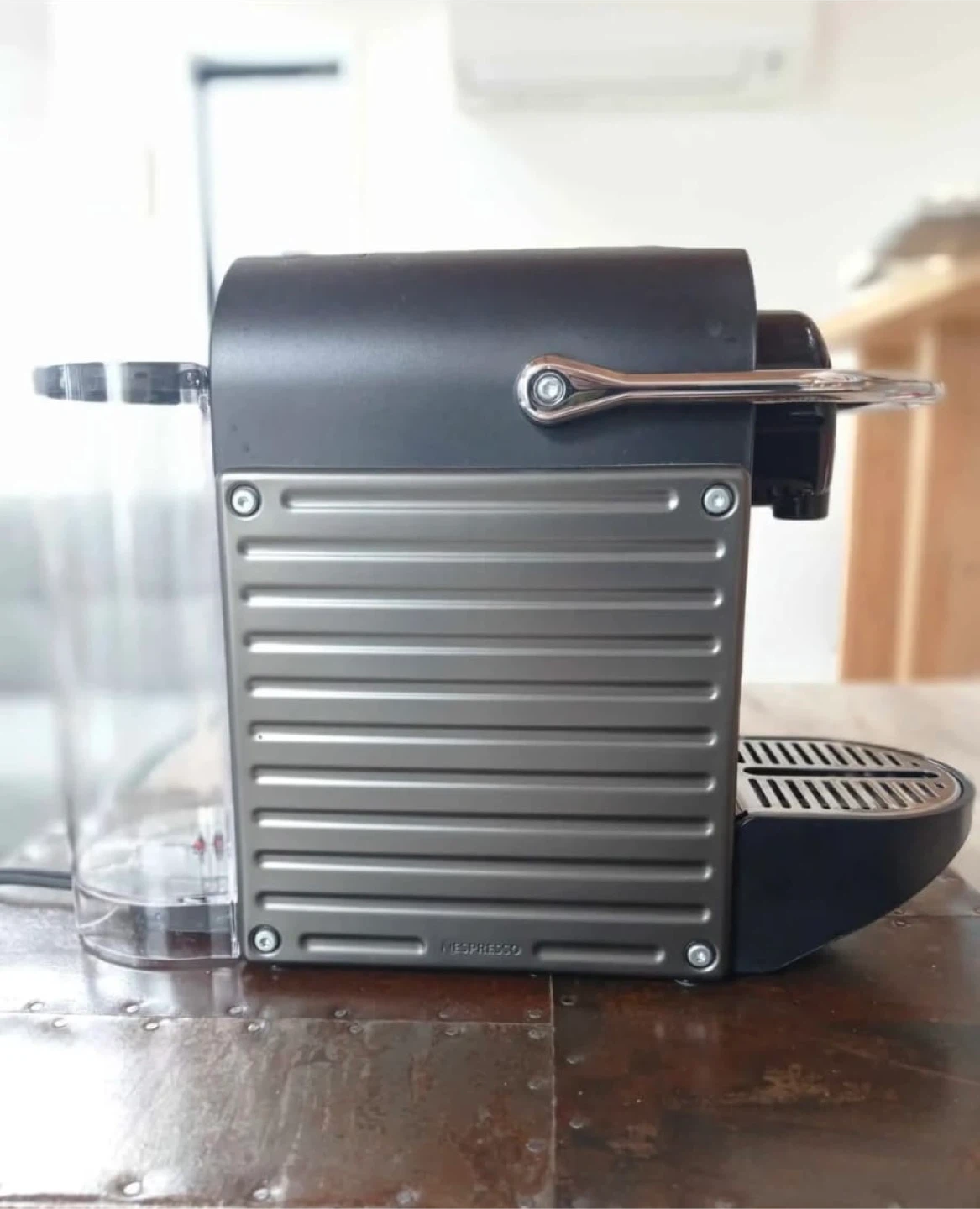 ネスプレッソ PIXIE コーヒーメーカー. NESPRESSOの写真2枚目