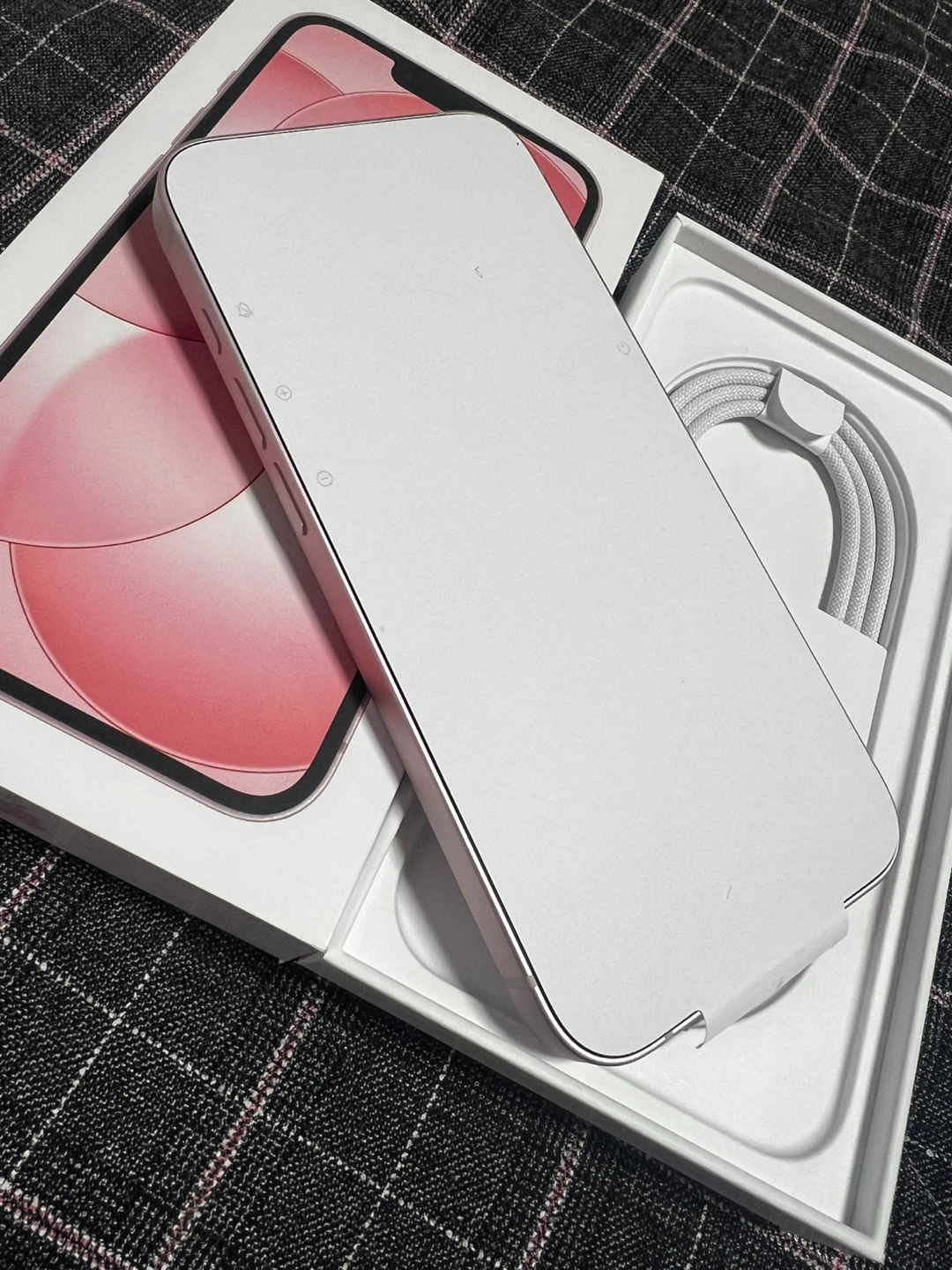 アップル iPhone 17e Soft Pink 256GBの写真3枚目