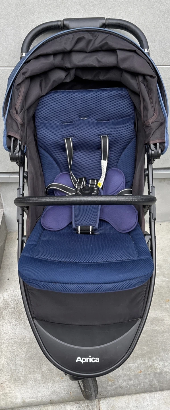 【3月末まで!3,980円】アップリカ スムーヴ(ネイビー)ホームクリーニング済・おまけ付の写真3枚目