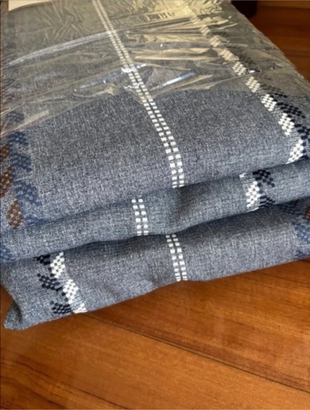 新品 遮光遮熱カーテン 100x200 2枚の写真3枚目