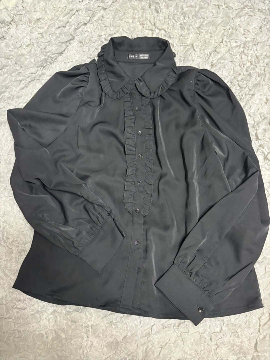 SHEIN  フリルブラウス　Sサイズ　白黒2枚のイロチセットで　中古品の写真4枚目