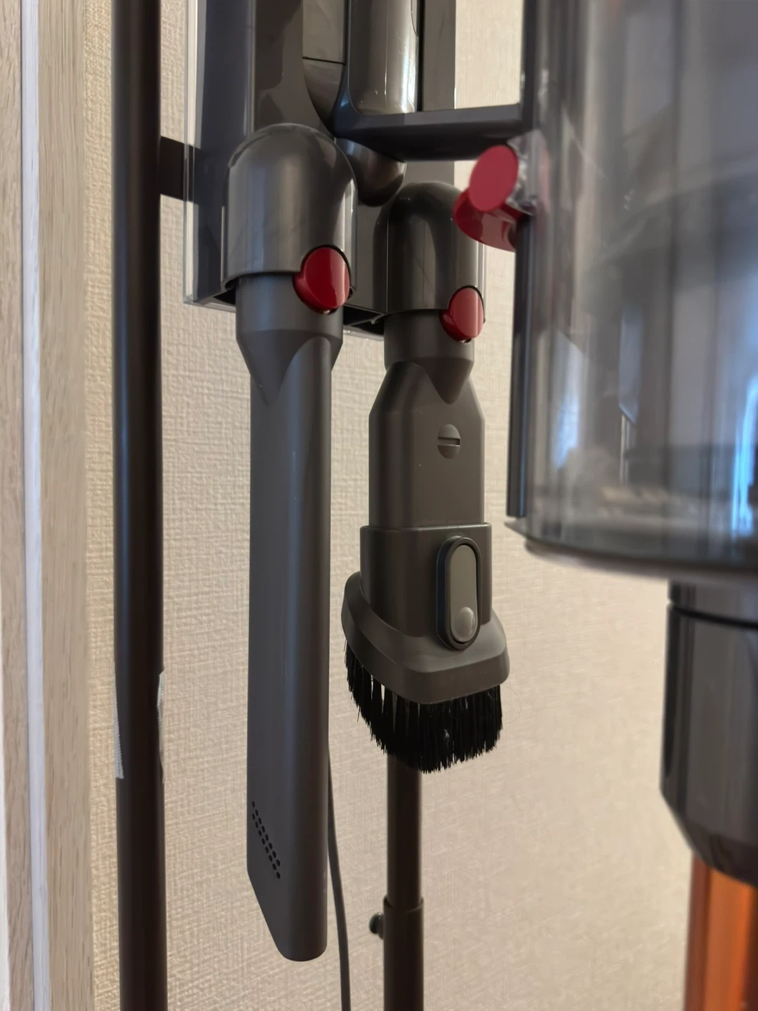 【本日限定無料!】ダイソンSV12コードレス掃除機の写真2枚目