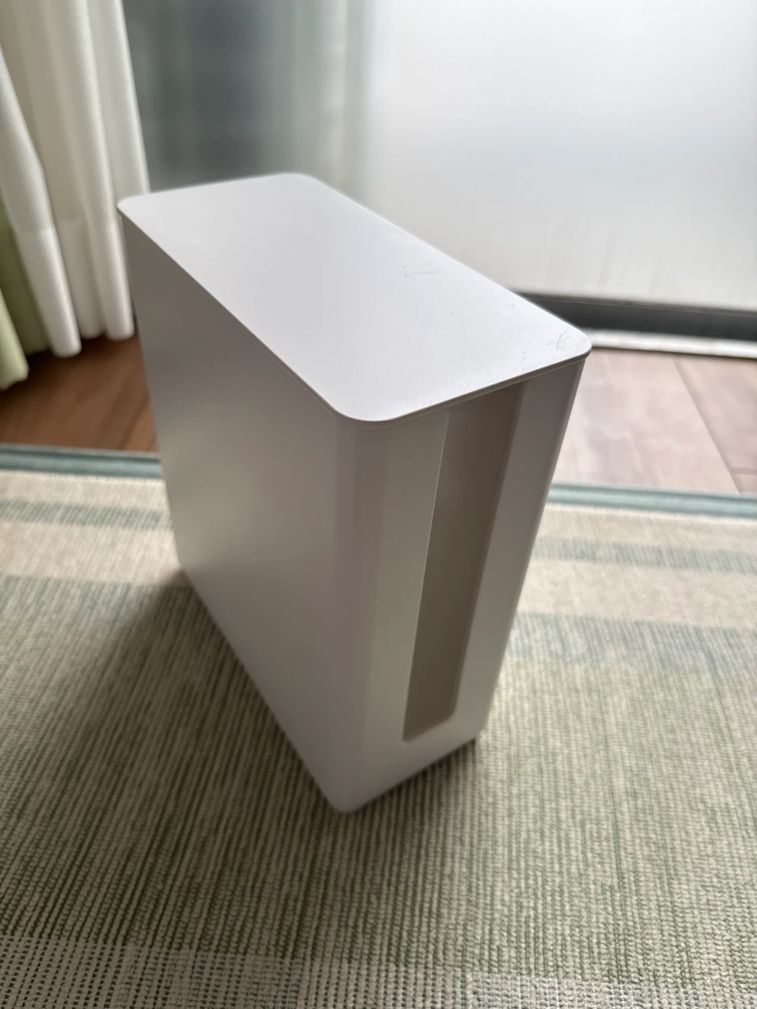 山崎実業(Yamazaki) 重ねられる スリム 蓋付き ルーター収納ケース ホワイトの写真5枚目