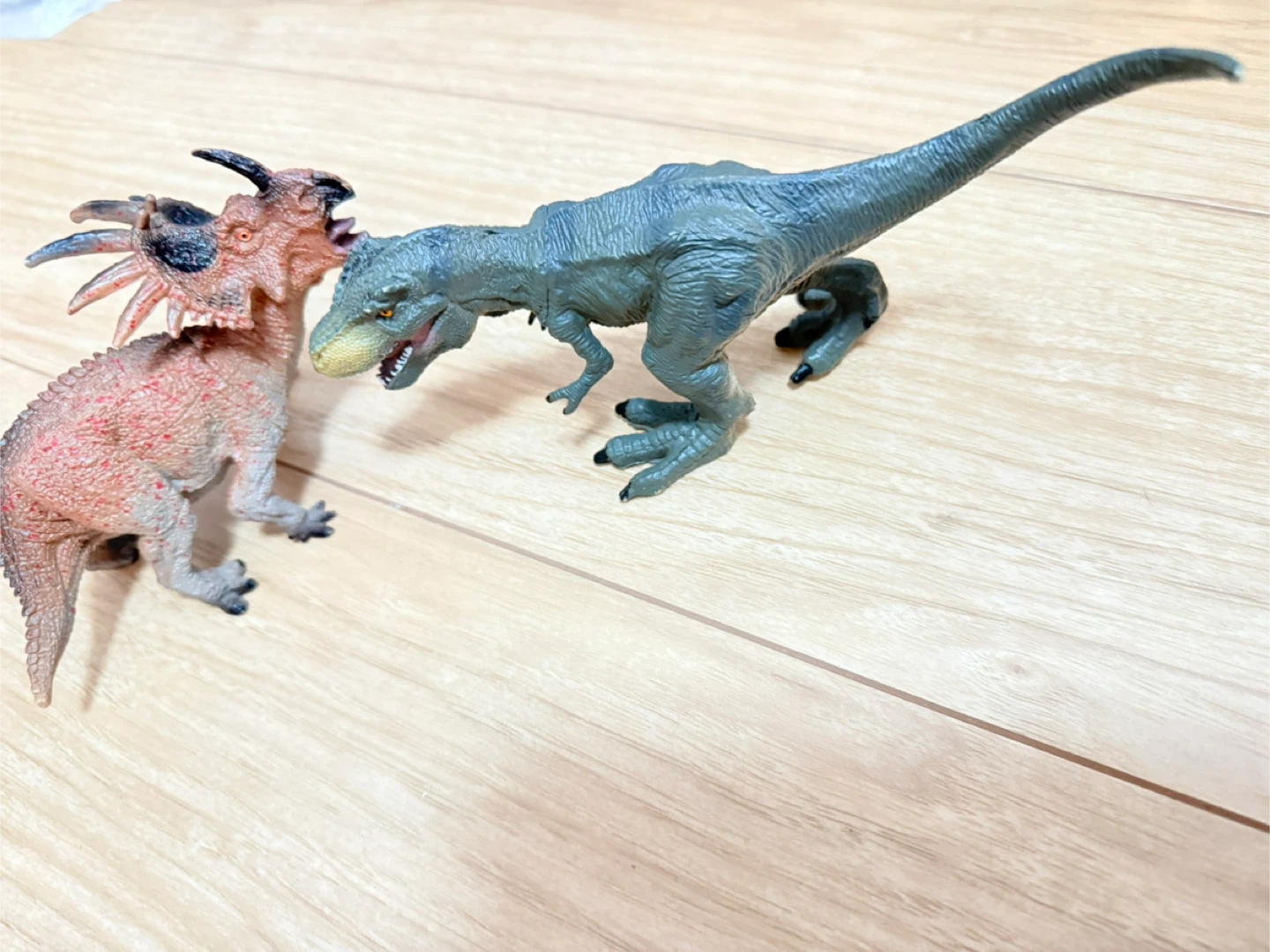 恐竜フィギュア 2体セットの写真2枚目