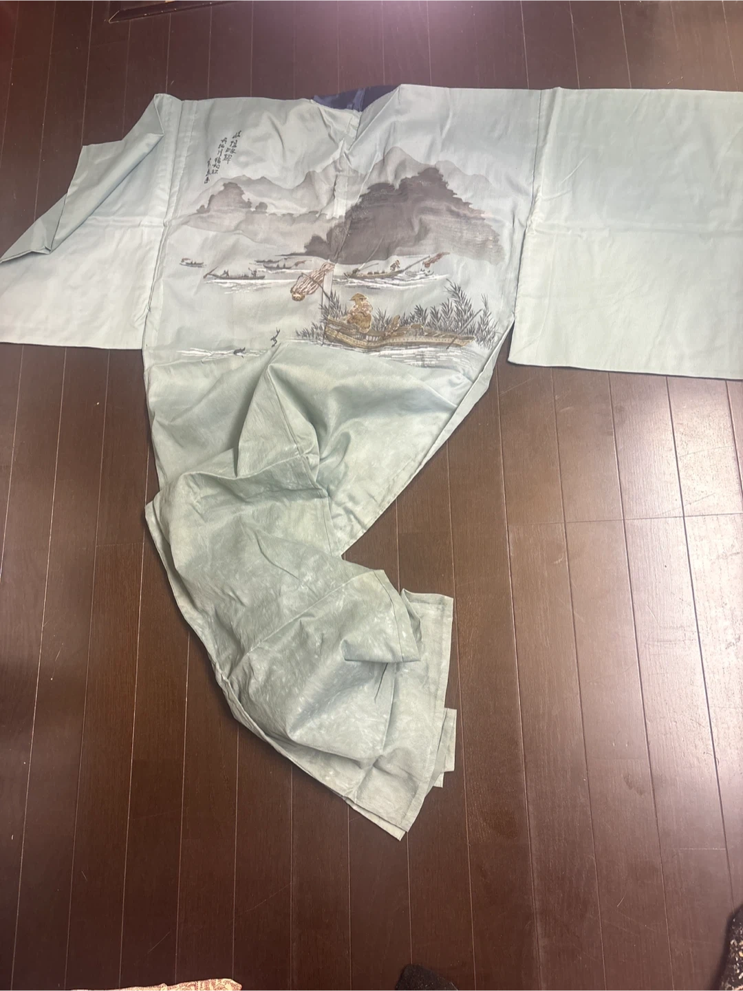 着物 グレー絵柄の写真2枚目