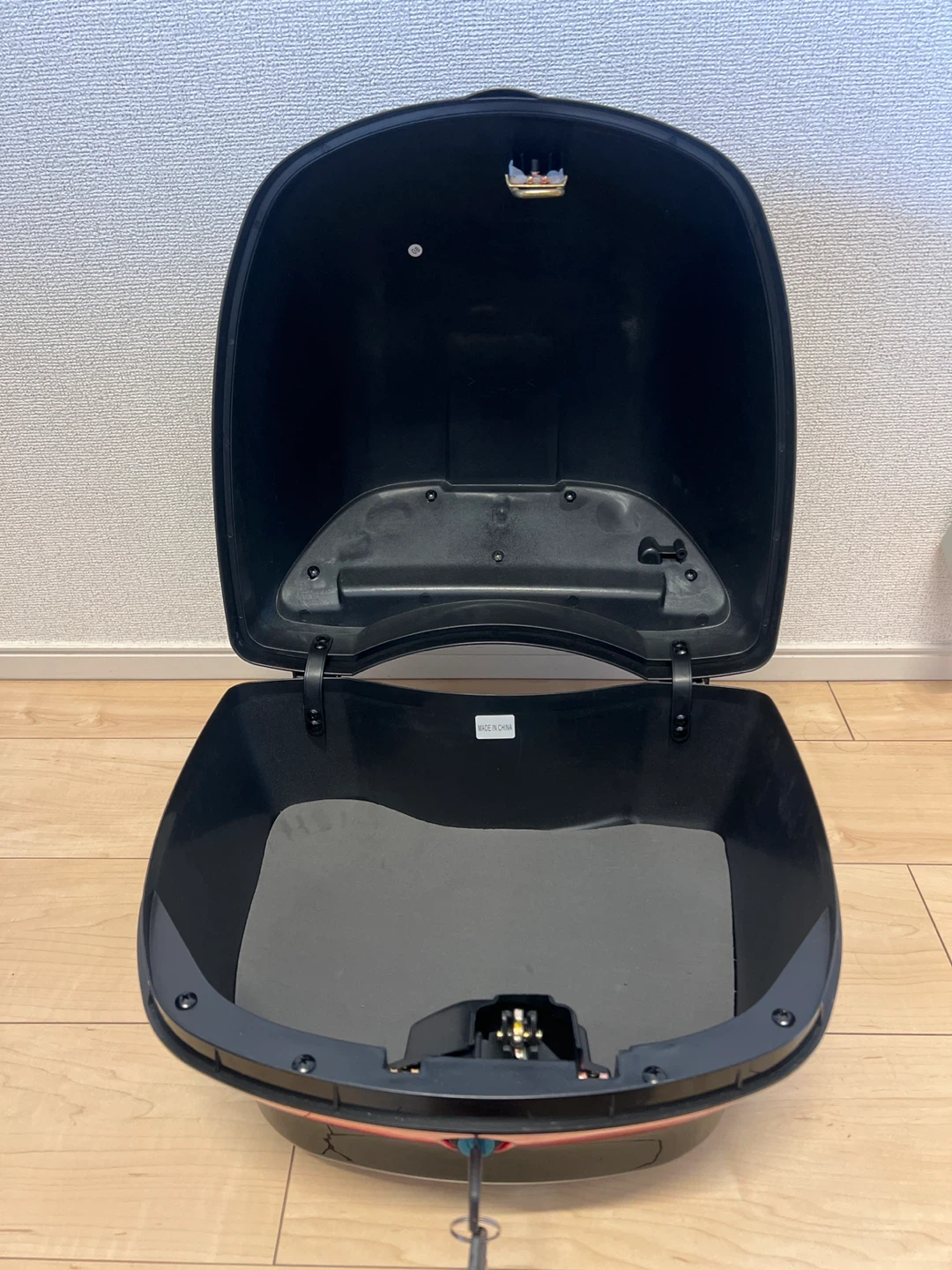 リアボックス トップケース 28L アドレスＶ125S リアボックス アタッチメント付 汎用品 ブラック 黒の写真2枚目