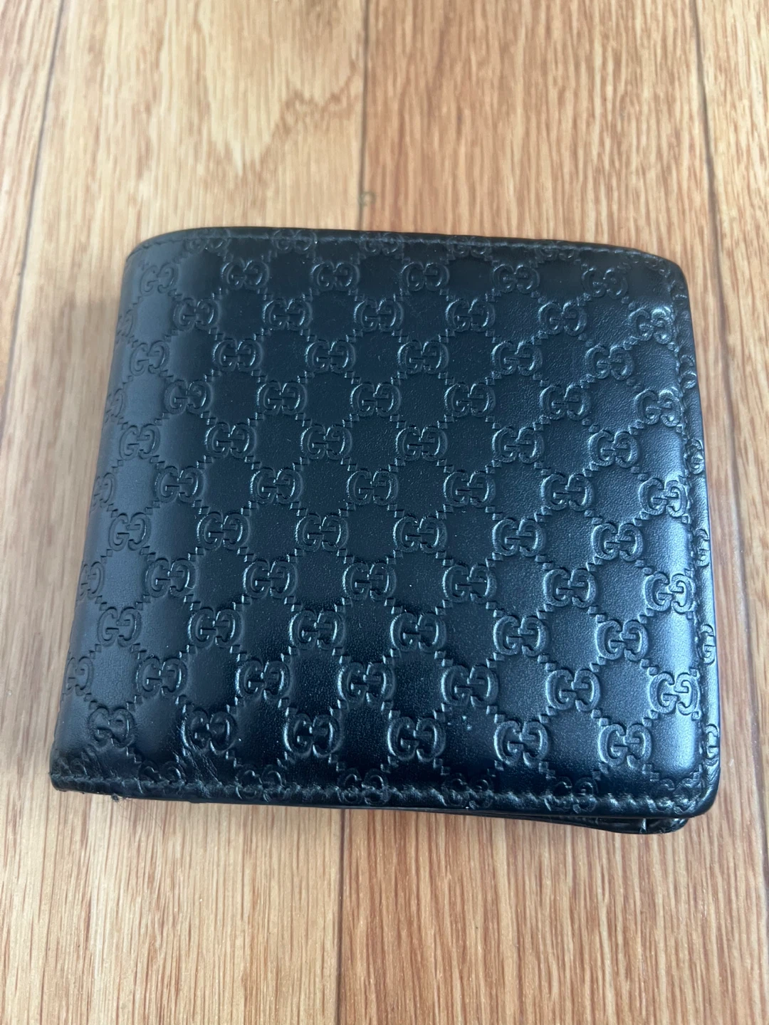 グッチ 二つ折り財布黒レザー