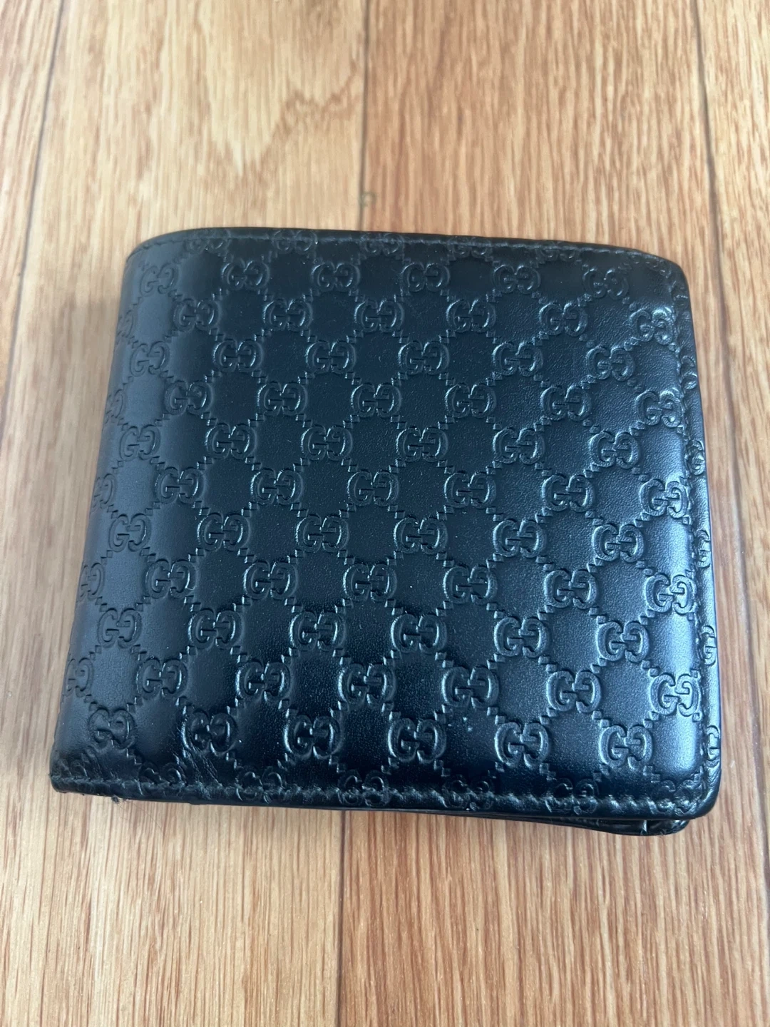 グッチ 二つ折り財布黒レザー