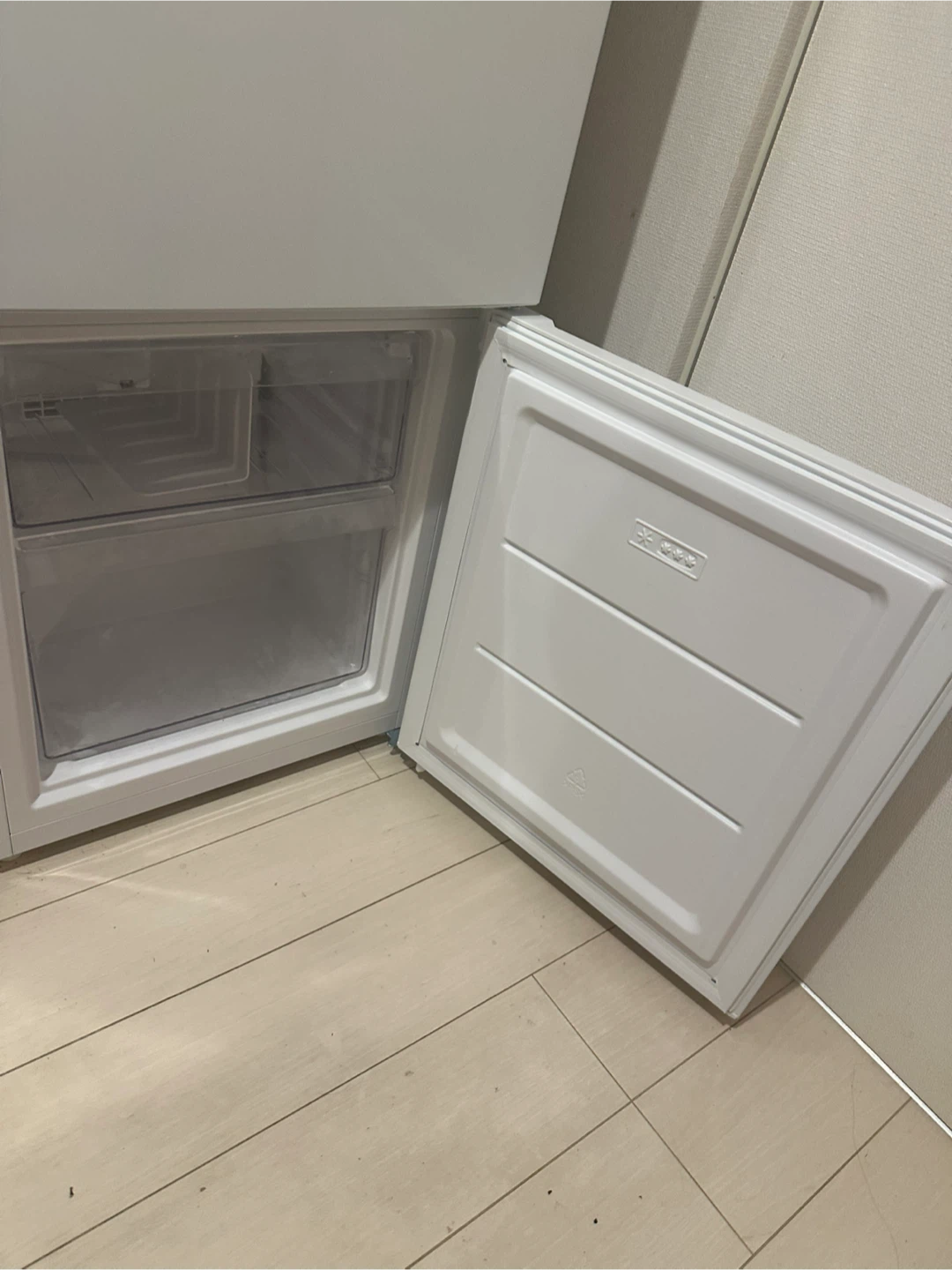 ノンフロン冷凍冷蔵庫 2025年製 121L 半年ほど使用/Non-CFC refrigerator (121L, 2025)の写真5枚目