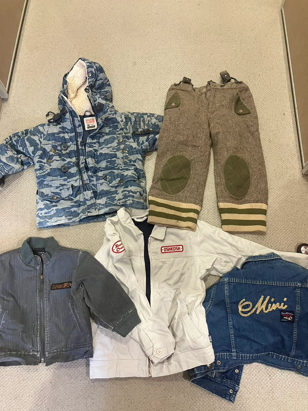 服・古着 Oshkosh など20〜30着くらいの写真4枚目