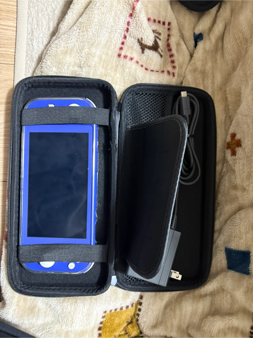 Switch Lite ブルー(32GBのメモリーカード含む）の写真4枚目