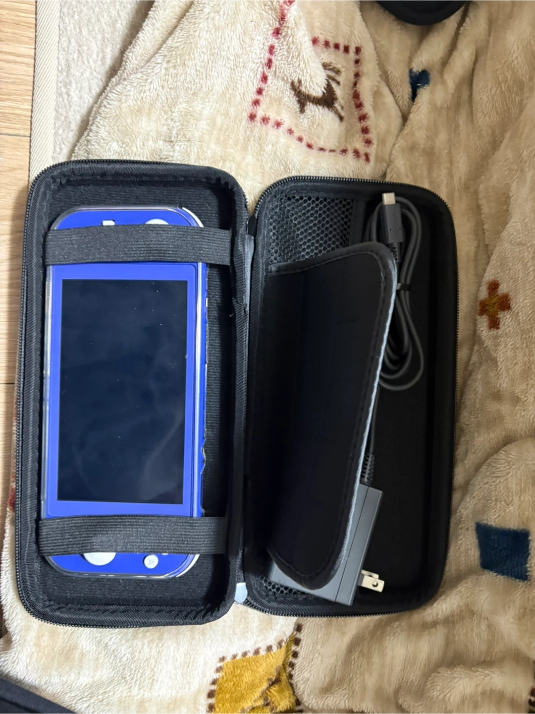 Switch Lite ブルー(32GBのメモリーカード含む)の写真4枚目