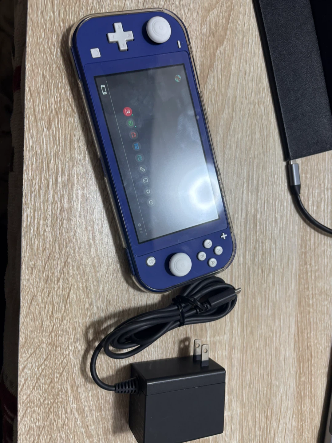 Switch Lite ブルー(32GBのメモリーカード含む）