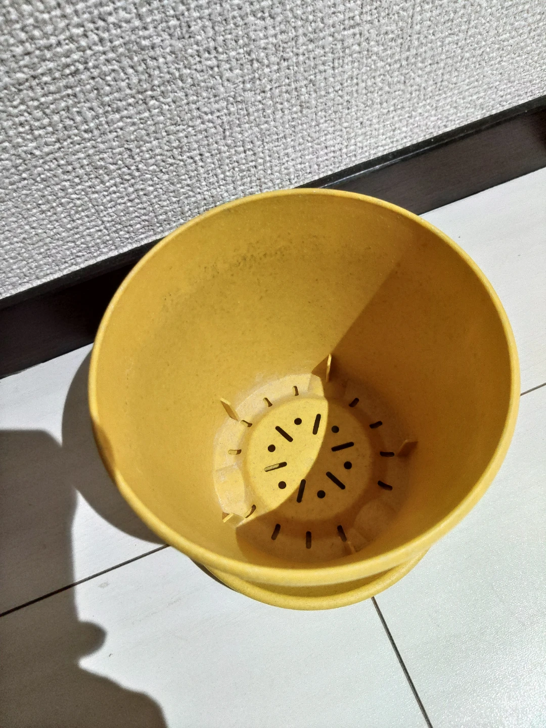 植木鉢 黄色+受け皿の写真2枚目