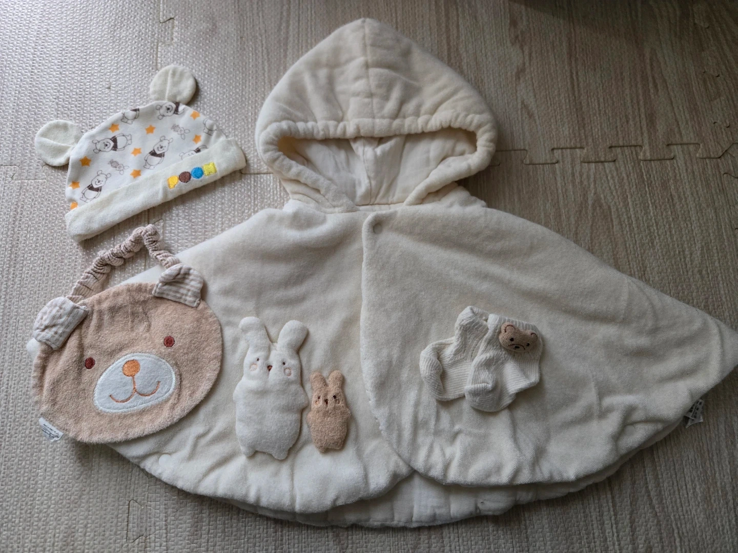ベビー服 帽子、ケープ、スタイセット