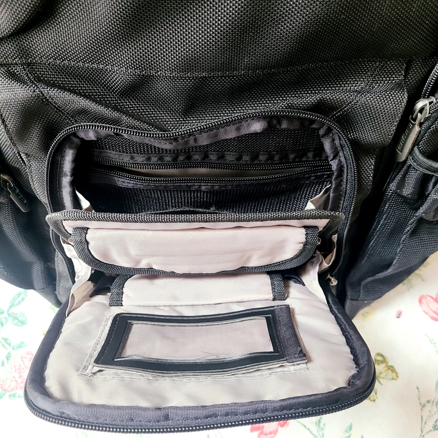 TARGUS　ビジネス バックパックの写真5枚目