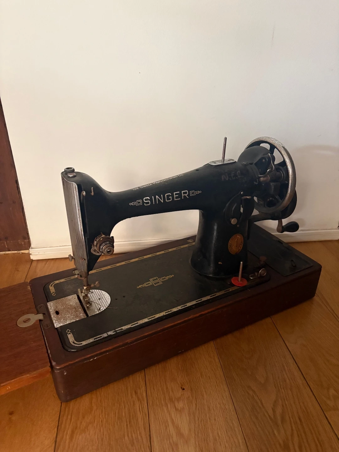 【イギリス アンティーク】SINGER シンガー ミシン(1920-30年代)~ ディスプレイやインテリアにおすすめ!の写真2枚目