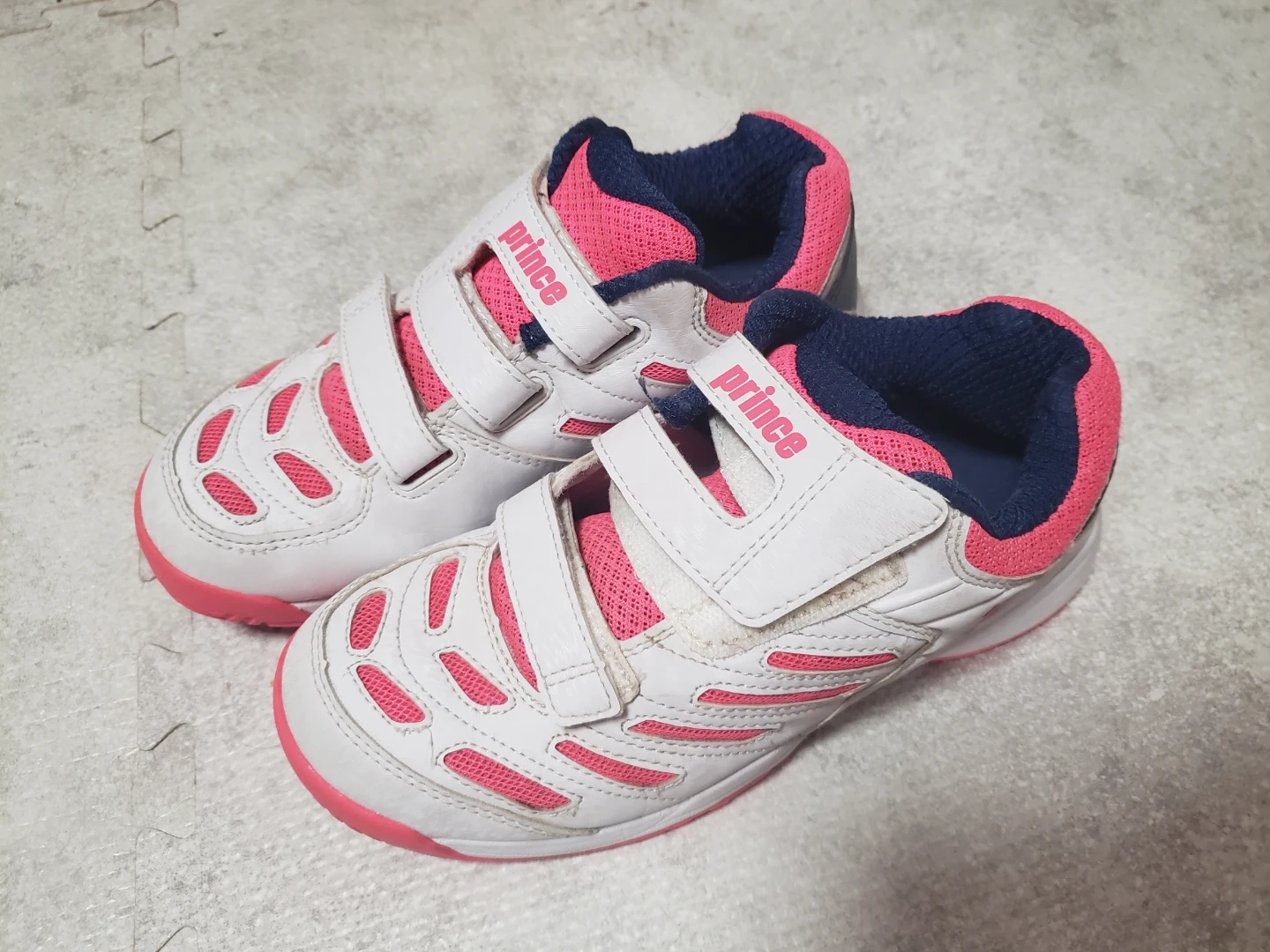 キッズテニスシューズ 22-22.5の写真5枚目