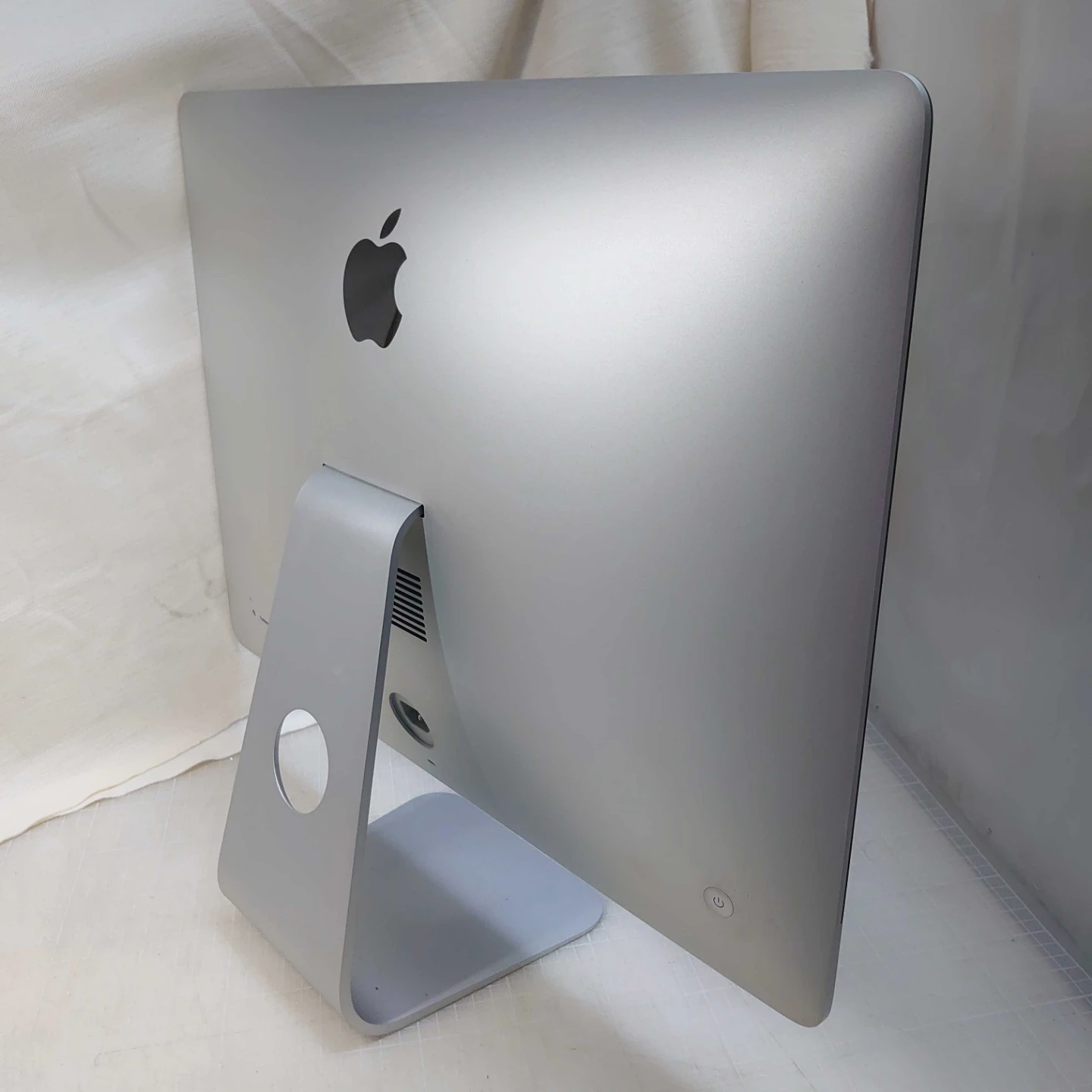[美品]  iMac｜1418/21.5-inch｜MacOS10.15｜キーボード・マウス・USBハブ ｜元箱ありの写真3枚目