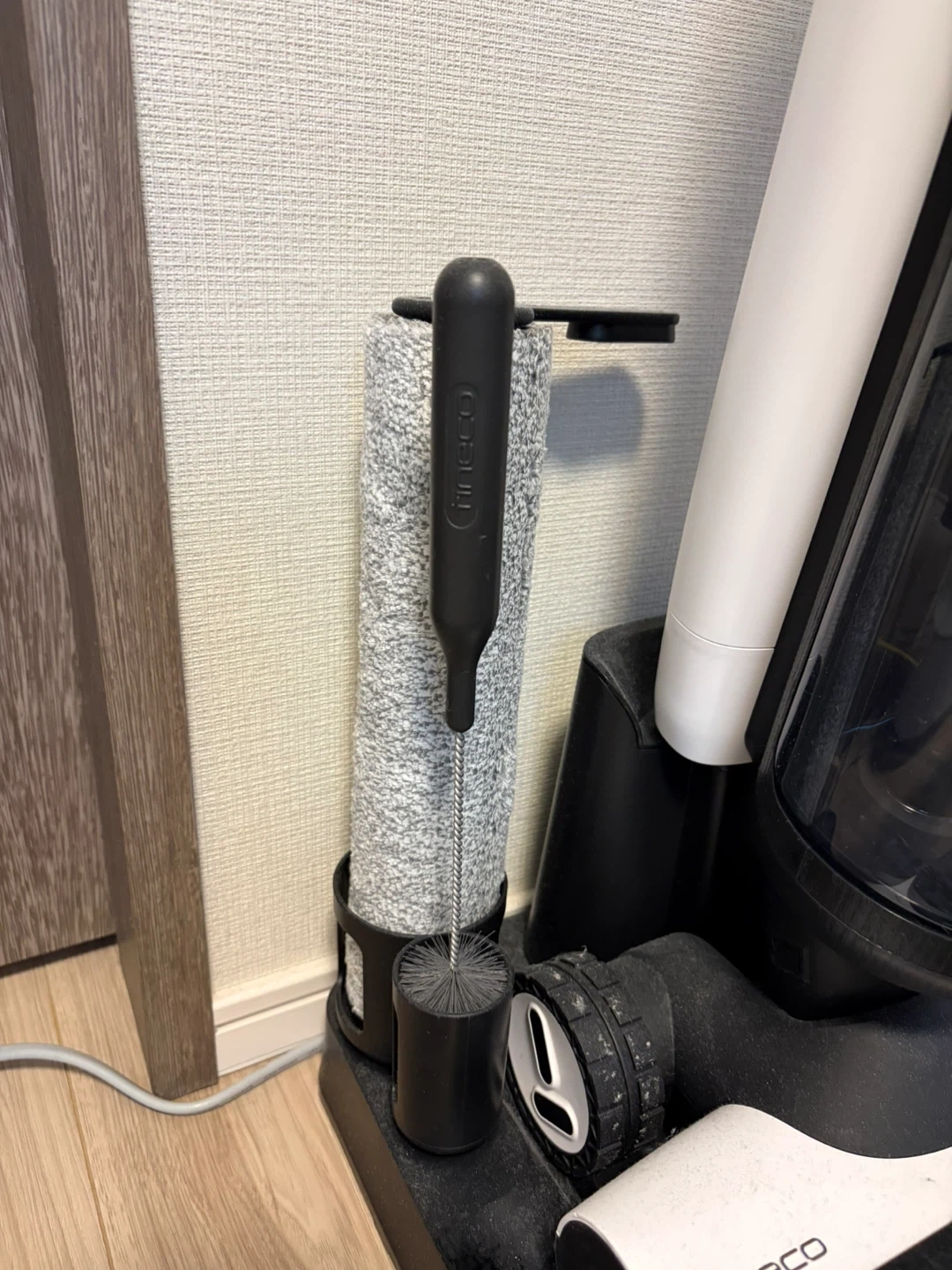 Tineco 水拭き掃除機 ほぼ未使用 乾湿両用 上位モデル 付属品完備の写真8枚目