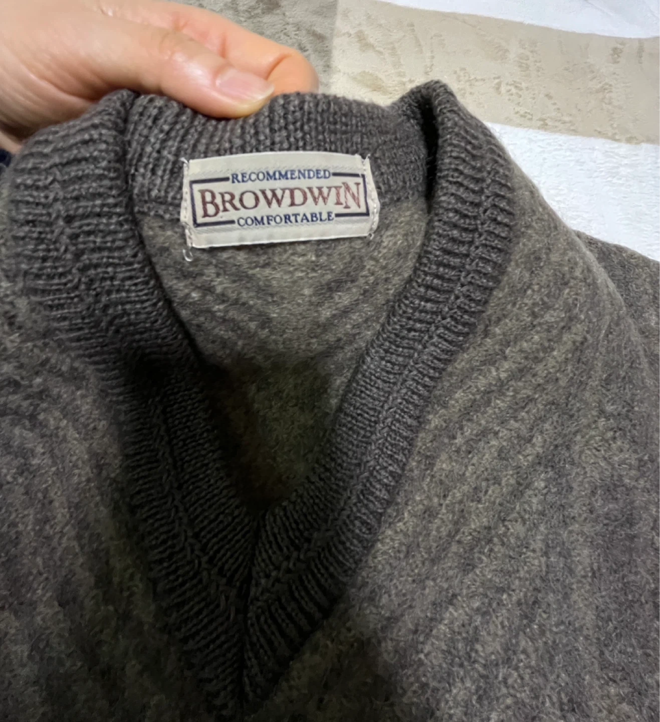 BROWDWINブロウドウィン Vネックセーター Mサイズの写真2枚目